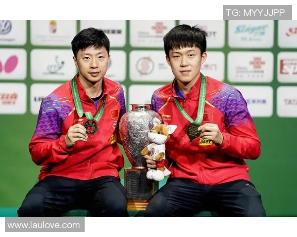 啃老！王楚钦采访戏弄37岁马龙：爱惜问你的时机！龙队哈哈大笑